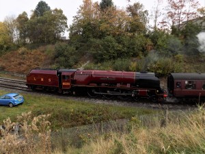 6233 running towards bury station october 2018a